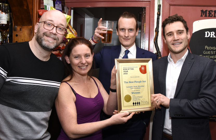 Dr Luke Evans MP awards New Plough Inn as Pub of the Year 2022 - photograph by Jim Tomlinson